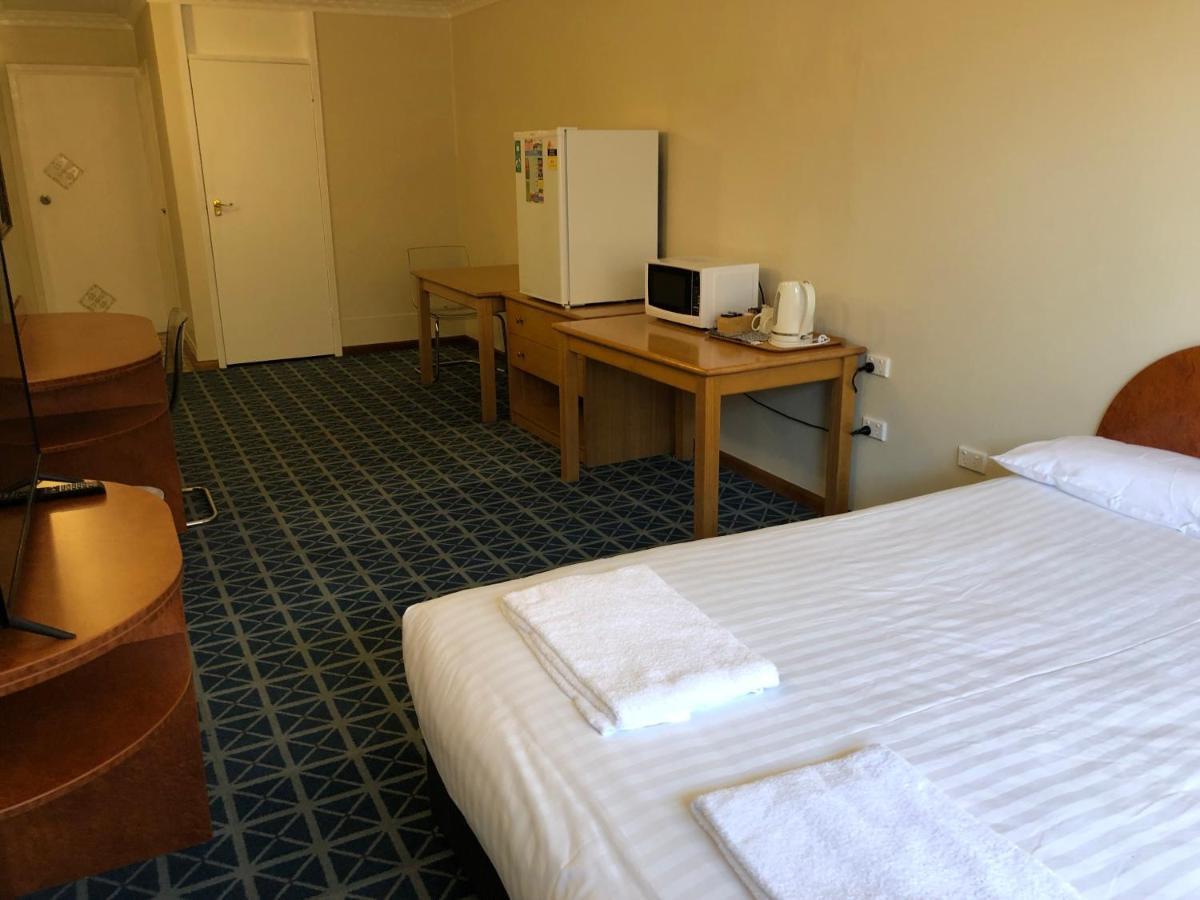 Canberra Lyneham Motor Inn Экстерьер фото