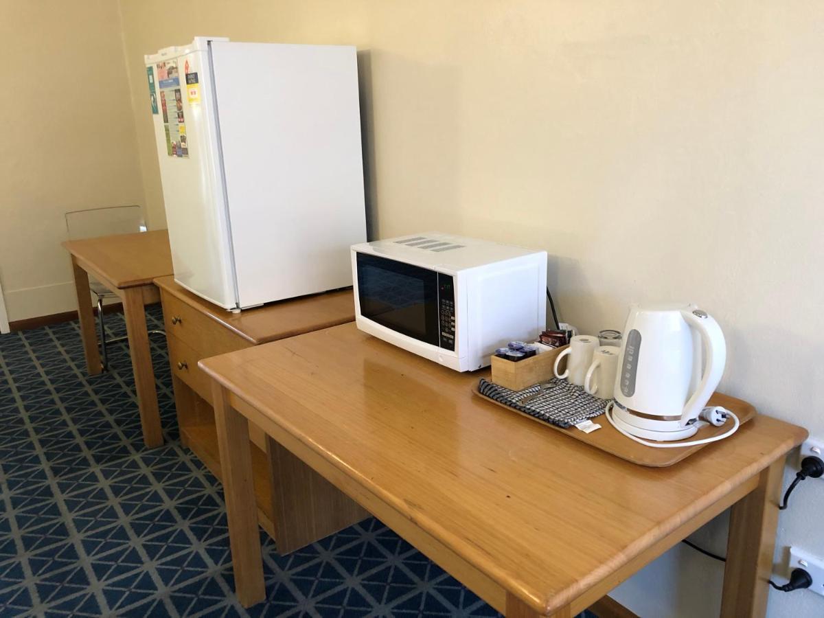 Canberra Lyneham Motor Inn Экстерьер фото