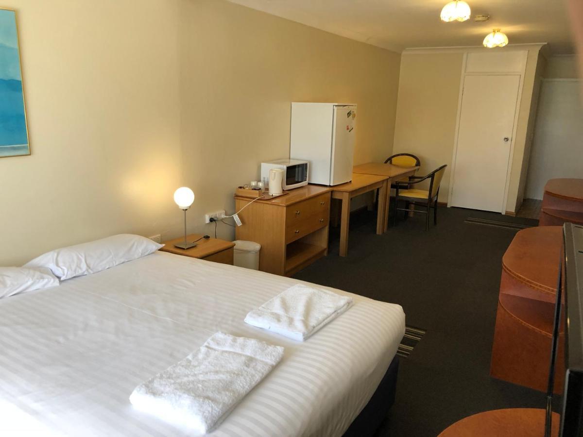 Canberra Lyneham Motor Inn Экстерьер фото