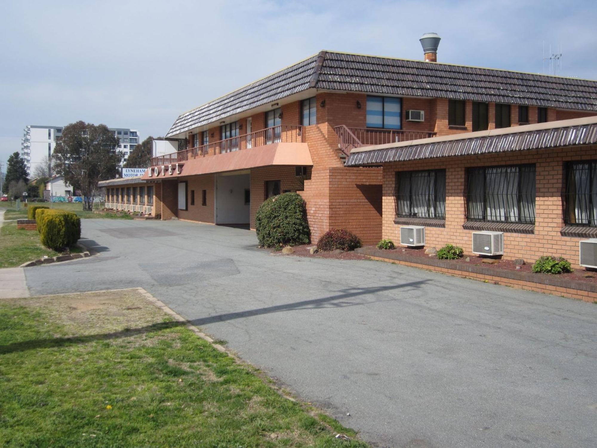 Canberra Lyneham Motor Inn Экстерьер фото
