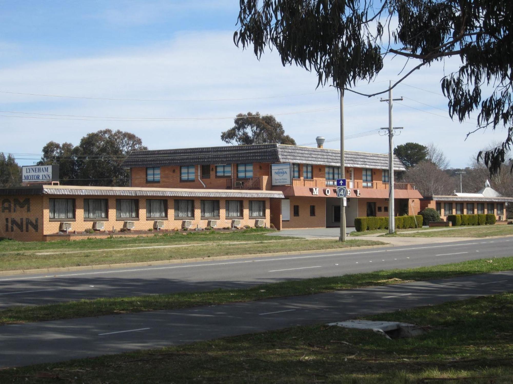 Canberra Lyneham Motor Inn Экстерьер фото
