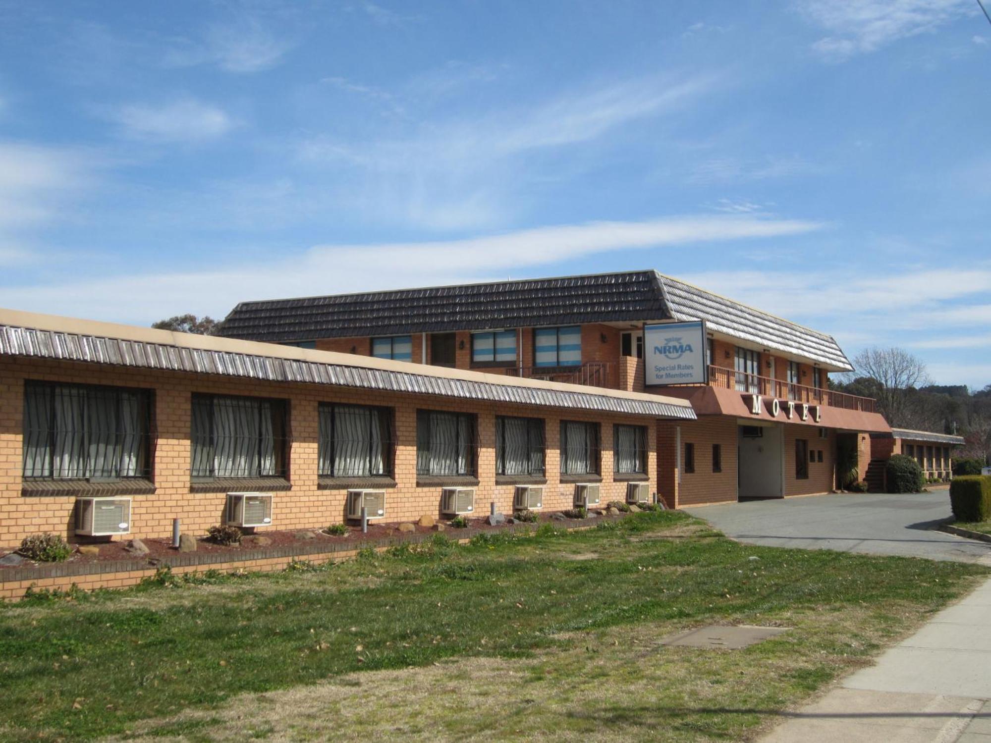 Canberra Lyneham Motor Inn Экстерьер фото